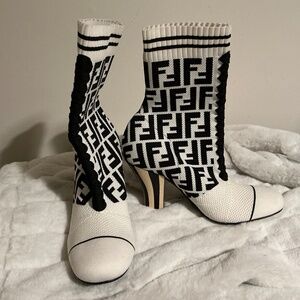 Fendi Black/White Sweater Ankle Boots Size 37